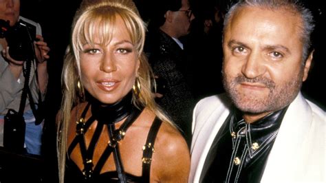 donatella versace setto nasale oro|donatella versace story.